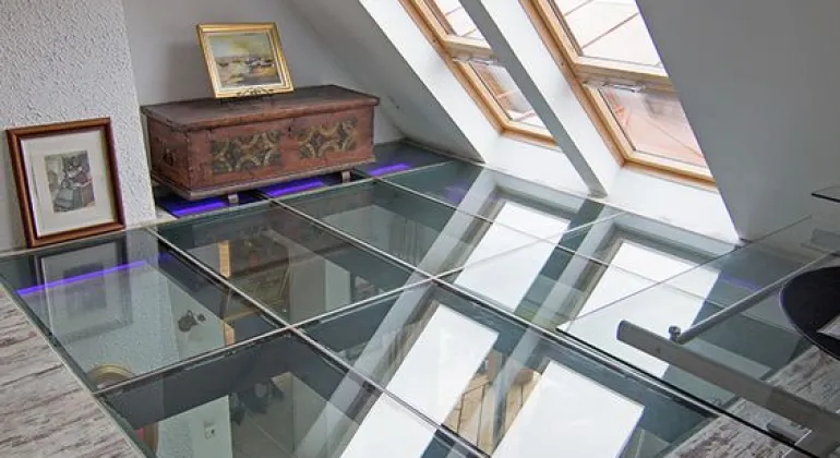 Jenis Kaca yang Tepat untuk Lantai | Article | Diamond Glass